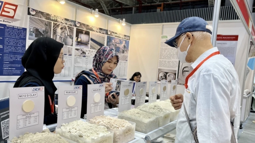 Over 300 firms join ASEAN Ceramics & Stone 2024 in HCM City